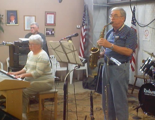 marchvfd-04_flute-claranet-sax-player-pianoist.jpg
